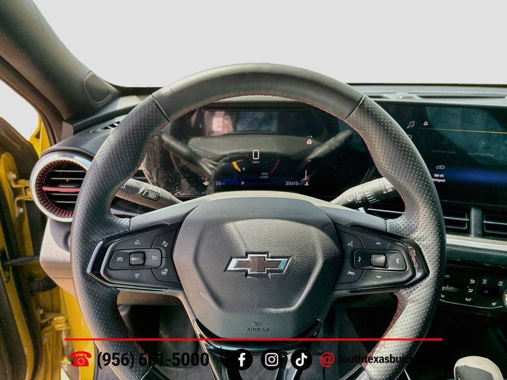 Used 2025 Chevrolet Trax RS w/ Sunroof Package FWD image 14