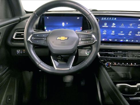 Used 2024 Chevrolet Traverse LT image 5