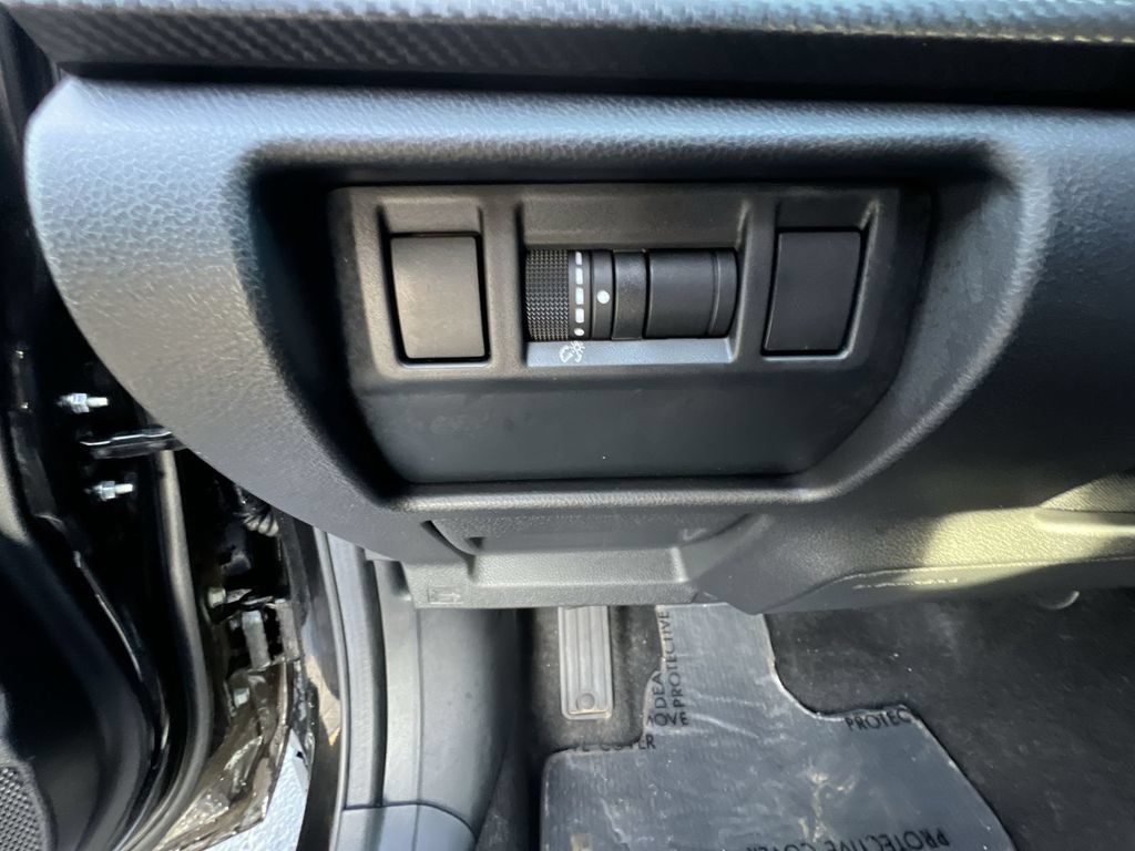 Used 2024 Subaru Crosstrek 2.5i Limited w/ Crosstrek Mirror Package AWD/4WD image 17