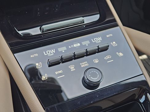 Certified 2026 Porsche Cayenne AWD/4WD image 19