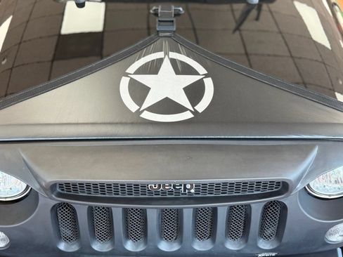 Used 2017 Jeep Wrangler Unlimited Sport AWD/4WD image 12