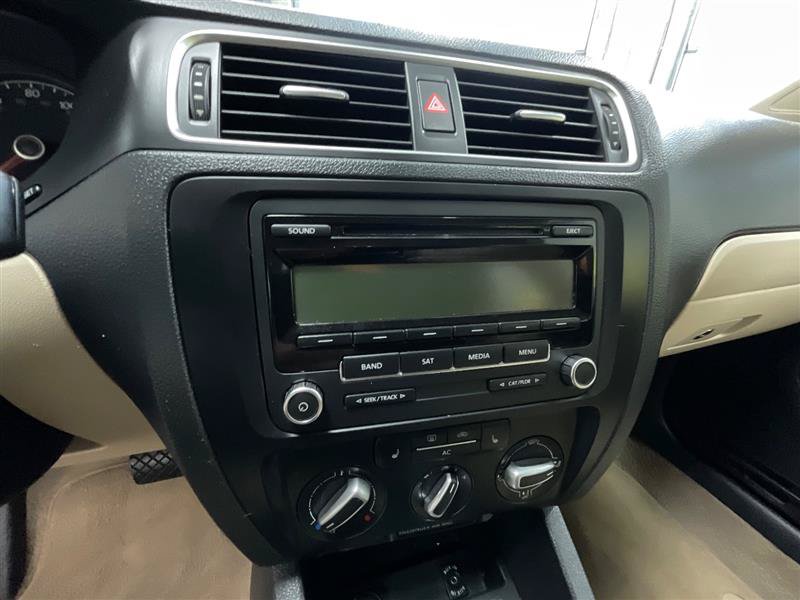 Used 2011 Volkswagen Jetta SE FWD image 17