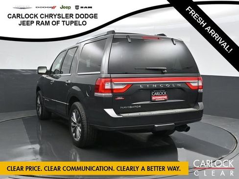Used 2017 Lincoln Navigator Select image 10