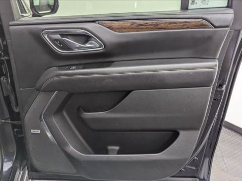 Used 2023 Chevrolet Suburban Premier image 23