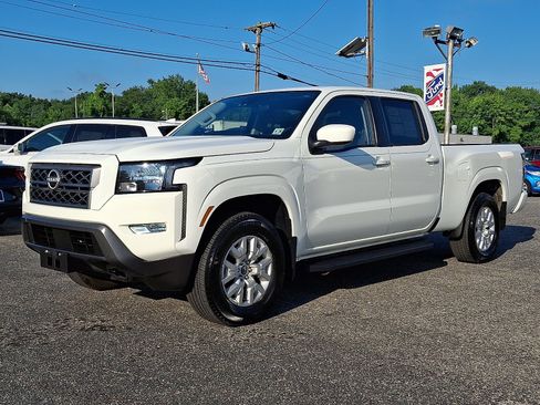 Used 2024 Nissan Frontier SV AWD/4WD image 3