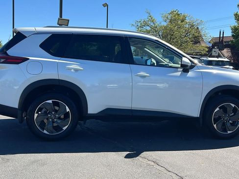 Used 2025 Nissan Rogue SV w/ SV Premium Package AWD/4WD image 4