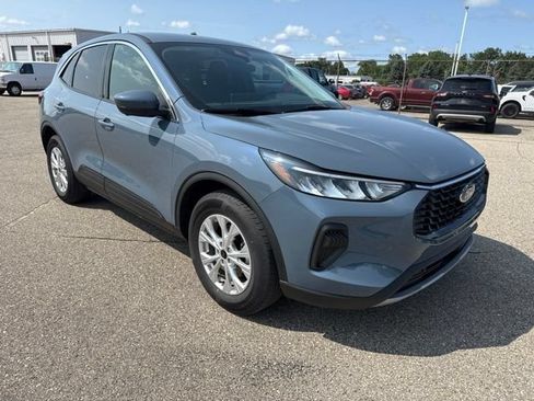 Used 2023 Ford Escape Active w/ Tech Pack #2 AWD/4WD image 11