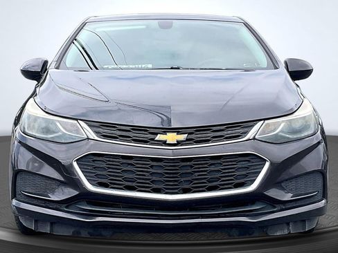 Used 2017 Chevrolet Cruze LT FWD image 3