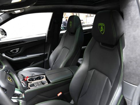 Used 2021 Lamborghini Urus image 9