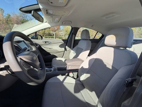 Used 2017 Chevrolet Cruze LT w/ Convenience Package image 21