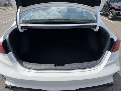 Used 2023 Kia Forte LXS image 8