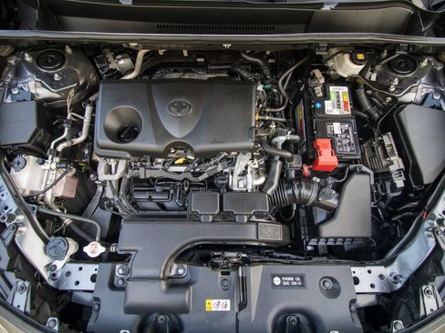 Used 2021 Toyota RAV4 XLE FWD image 40