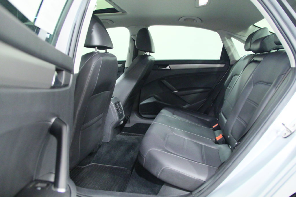 Used 2020 Volkswagen Passat 2.0T SE w/ Sunroof Package FWD image 26