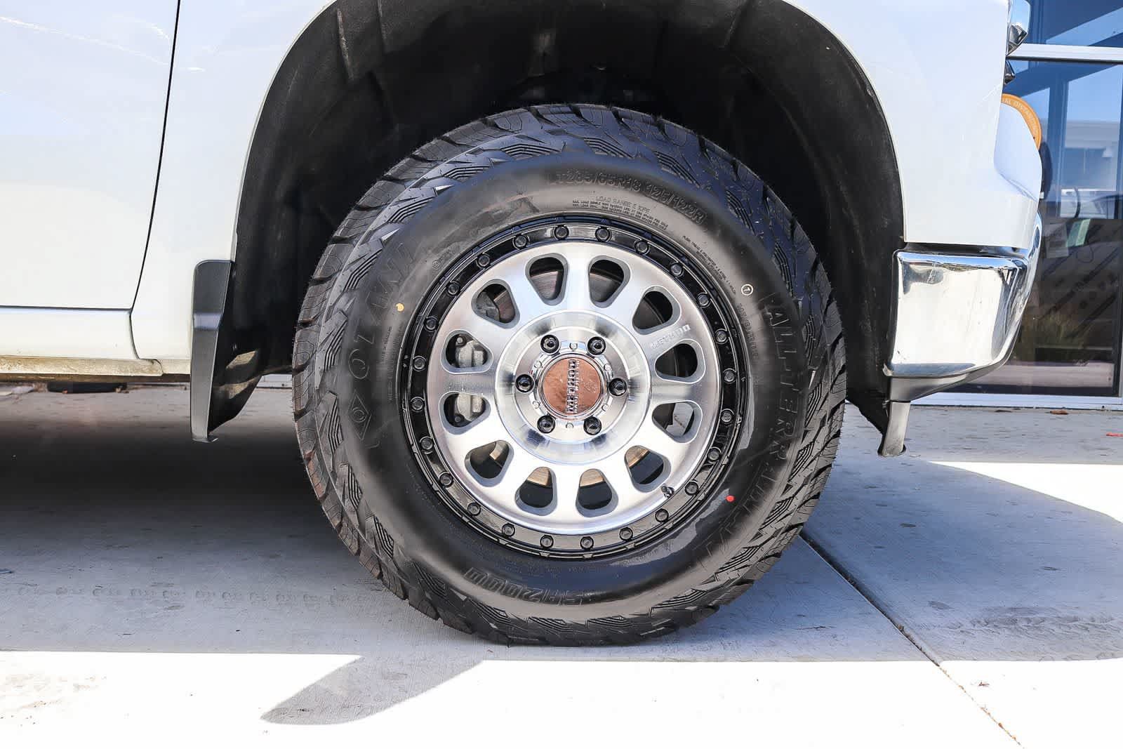 Used 2025 Chevrolet Silverado 1500 LT RWD image 9