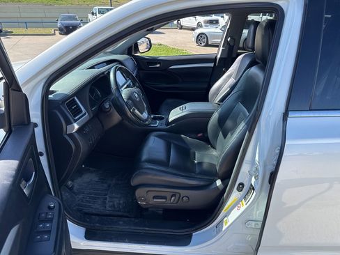 Used 2018 Toyota Highlander XLE image 19