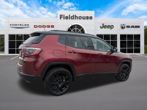 Used 2022 Jeep Compass Latitude w/ Sun and Sound Group AWD/4WD image 7