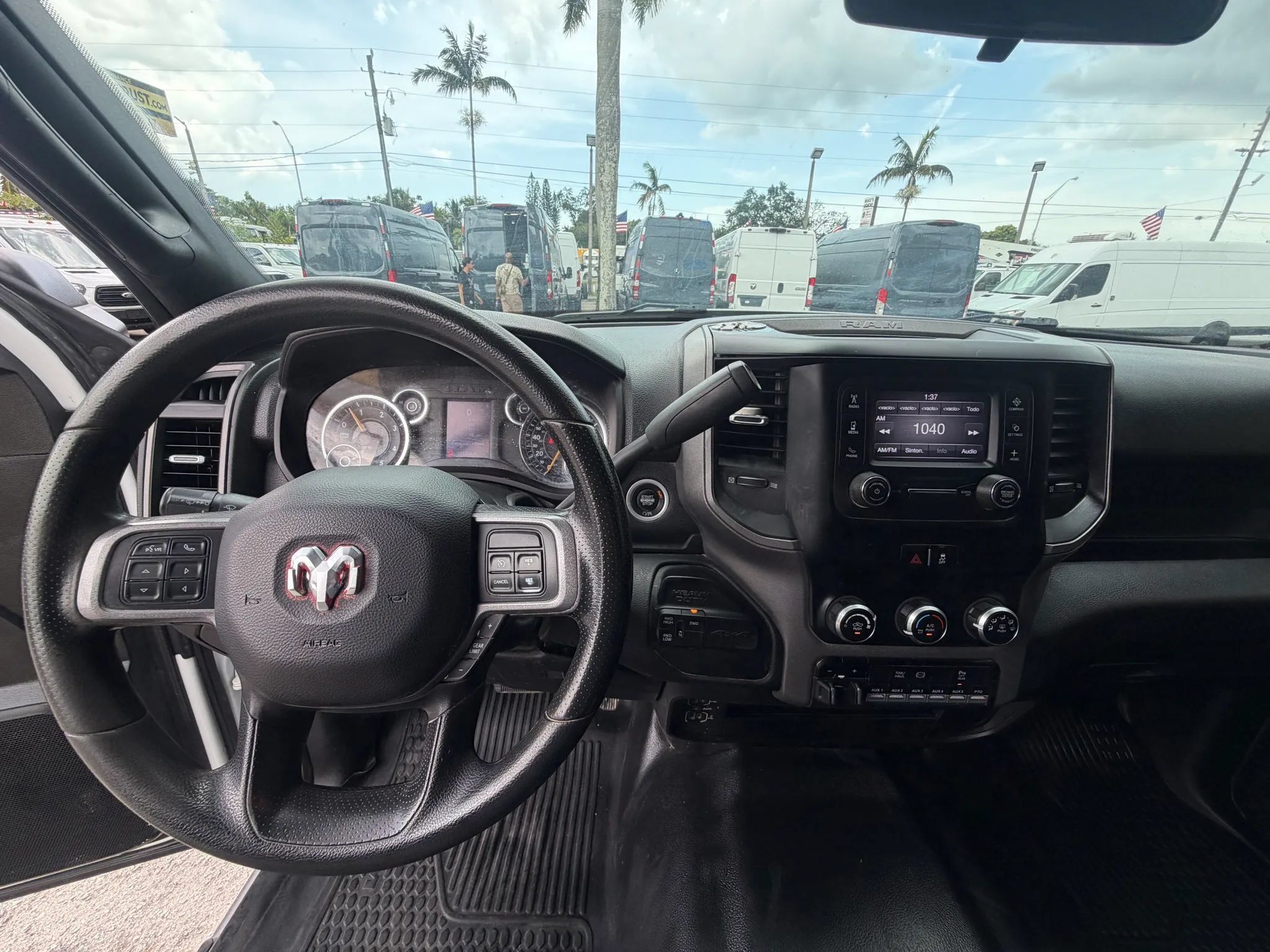 Used 2022 RAM 5500 4x4 Crew Cab Tradesman w/ Chrome Appearance Group image 11
