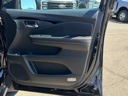 Used 2025 Honda Ridgeline Black Edition image 10