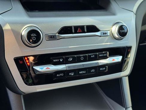 Used 2022 Ford Explorer XLT w/ Class IV Trailer Tow Package image 39