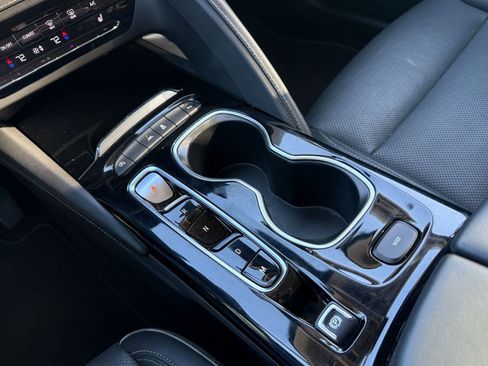 Used 2023 Buick Envision Essence image 41