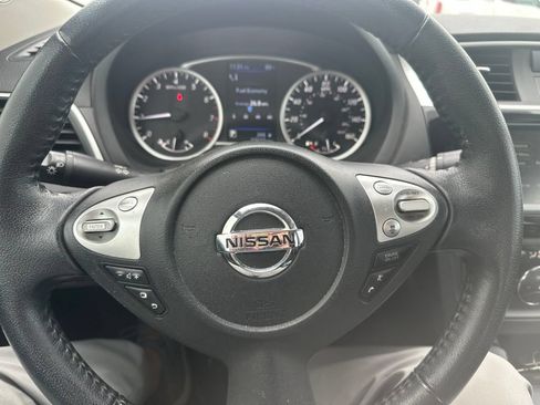 Used 2019 Nissan Sentra SV w/ Special Edition Package FWD image 11