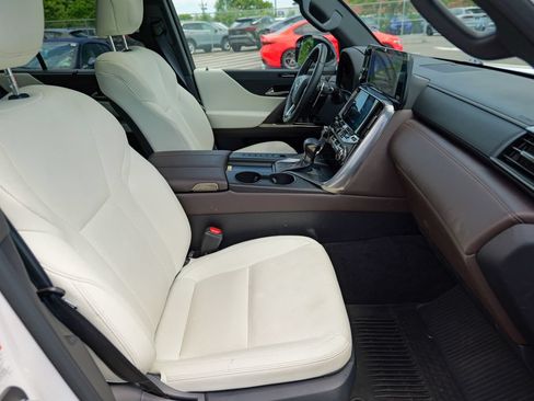 Used 2024 Lexus LX 600 4WD w/ Appearance Package image 39