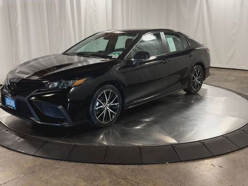 Used 2023 Toyota Camry SE image 6