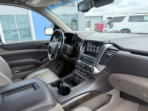 Used 2019 Chevrolet Suburban LT RWD image 12