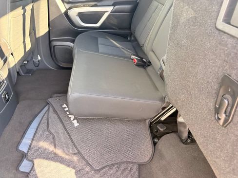 Used 2018 Nissan Titan SV w/ SV Convenience Package AWD/4WD image 15