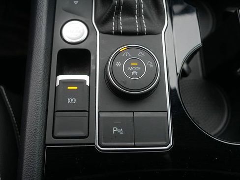 Certified 2023 Volkswagen Atlas SE w/ Black Wheel Package image 33