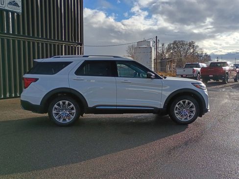 New 2026 Ford Explorer Platinum image 7