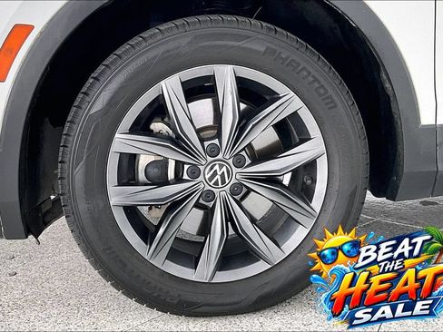 Used 2022 Volkswagen Tiguan SE FWD image 11