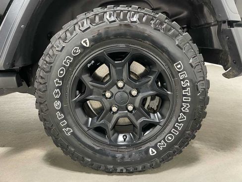 Used 2023 Jeep Wrangler Unlimited w/ Sun & Screen Package AWD/4WD image 7