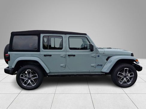 Used 2024 Jeep Wrangler Unlimited w/ Convenience Group AWD/4WD image 8