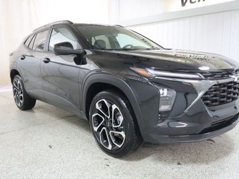 Used 2025 Chevrolet Trax RS w/ Driver Confidence Package FWD image 5