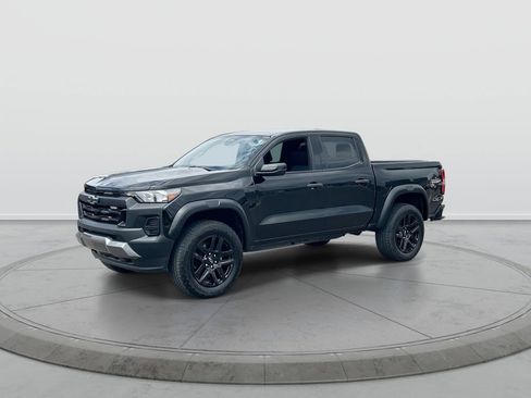 Used 2024 Chevrolet Colorado Trail Boss w/ Technology Package AWD/4WD image 4