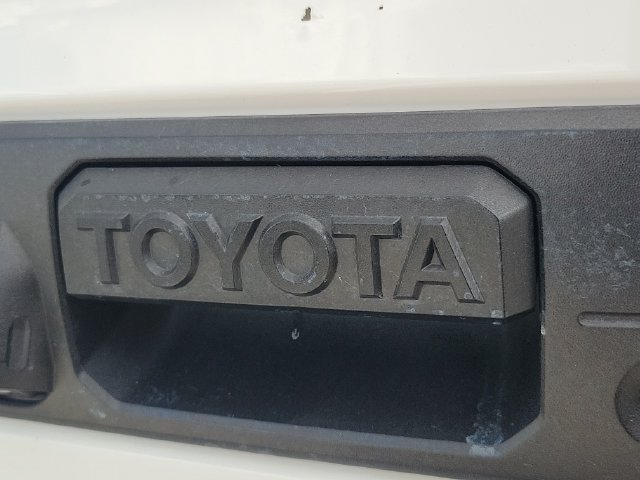 Used 2018 Toyota Tacoma SR AWD/4WD image 8