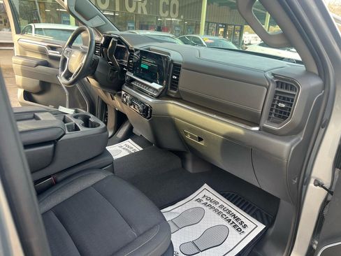 Used 2023 Chevrolet Silverado 1500 LT AWD/4WD image 17