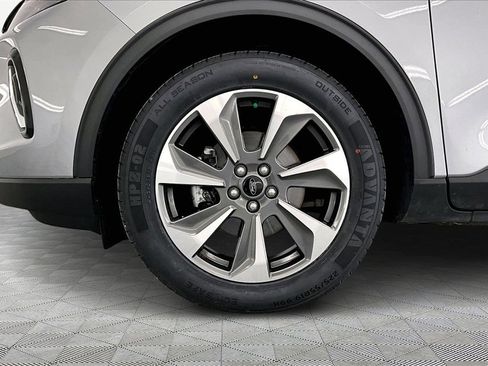 Used 2023 Ford Escape Platinum image 9