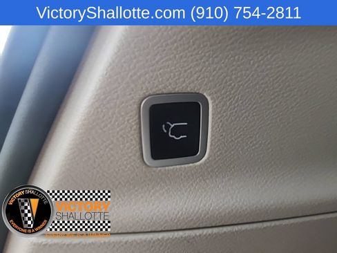 Certified 2023 Chrysler Pacifica Touring-L FWD image 35