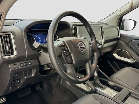 Used 2025 Nissan Frontier SV AWD/4WD image 18