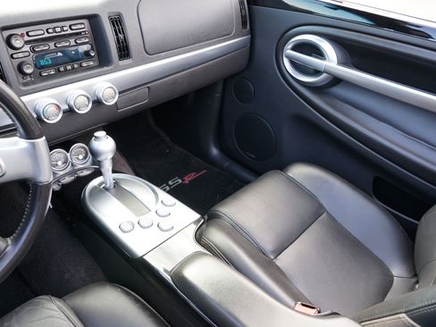 Used 2006 Chevrolet SSR w/ Preferred Equipment Group image 21