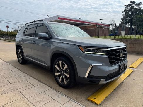 Used 2024 Honda Pilot Touring image 8
