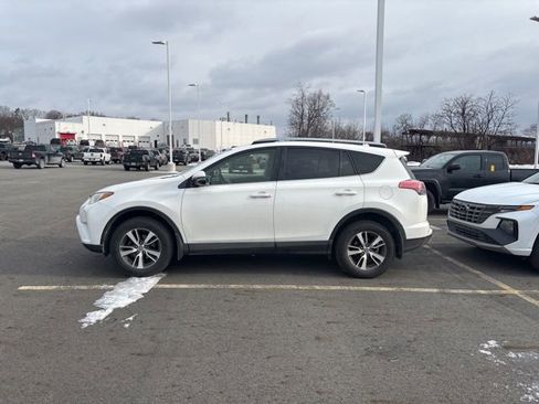 Used 2018 Toyota RAV4 XLE image 2