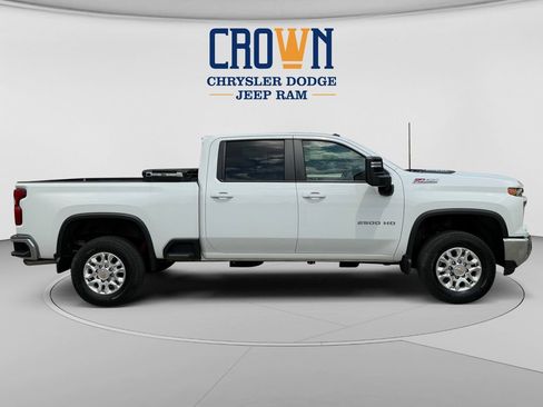 Used 2024 Chevrolet Silverado 2500 LT AWD/4WD image 2