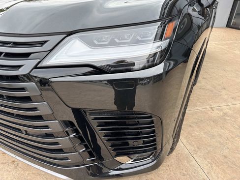 Used 2025 Lexus LX 700h Overtrail image 8