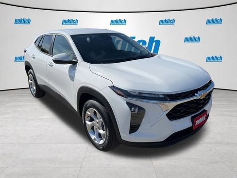 New 2026 Chevrolet Trax LS w/ LS Convenience Package FWD image 4