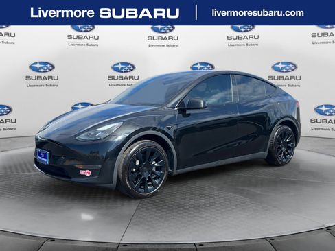 Used 2023 Tesla Model Y Long Range AWD/4WD image 1
