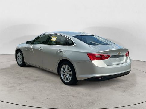 Used 2017 Chevrolet Malibu LT FWD image 3