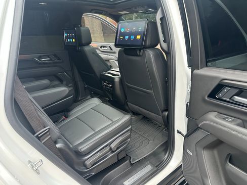 Used 2025 GMC Yukon Denali w/ Denali Reserve Package image 27